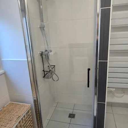 Maison Renovee Avec Stationnement Privatif 瑟堡