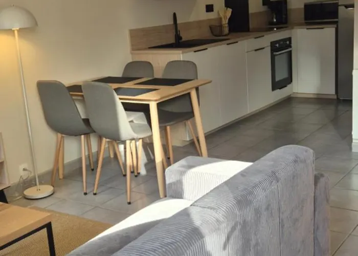 Maison Rénovée Avec Stationnement Privatif