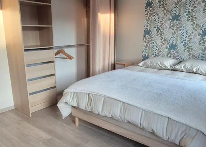 Maison Rénovée Avec Stationnement Privatif *