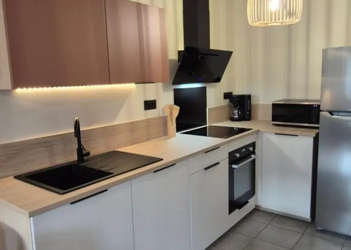 Maison Renovee Avec Stationnement Privatif