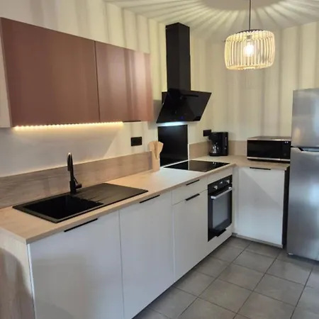 Maison Rénovée Avec Stationnement Privatif