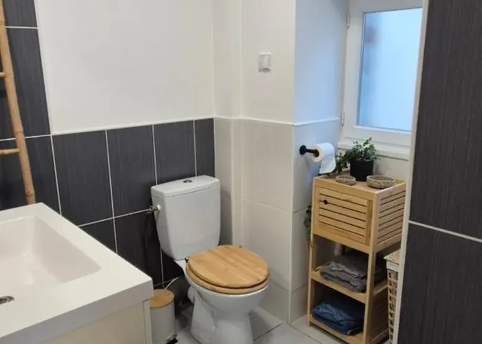 Nyaraló Maison Renovee Avec Stationnement Privatif *